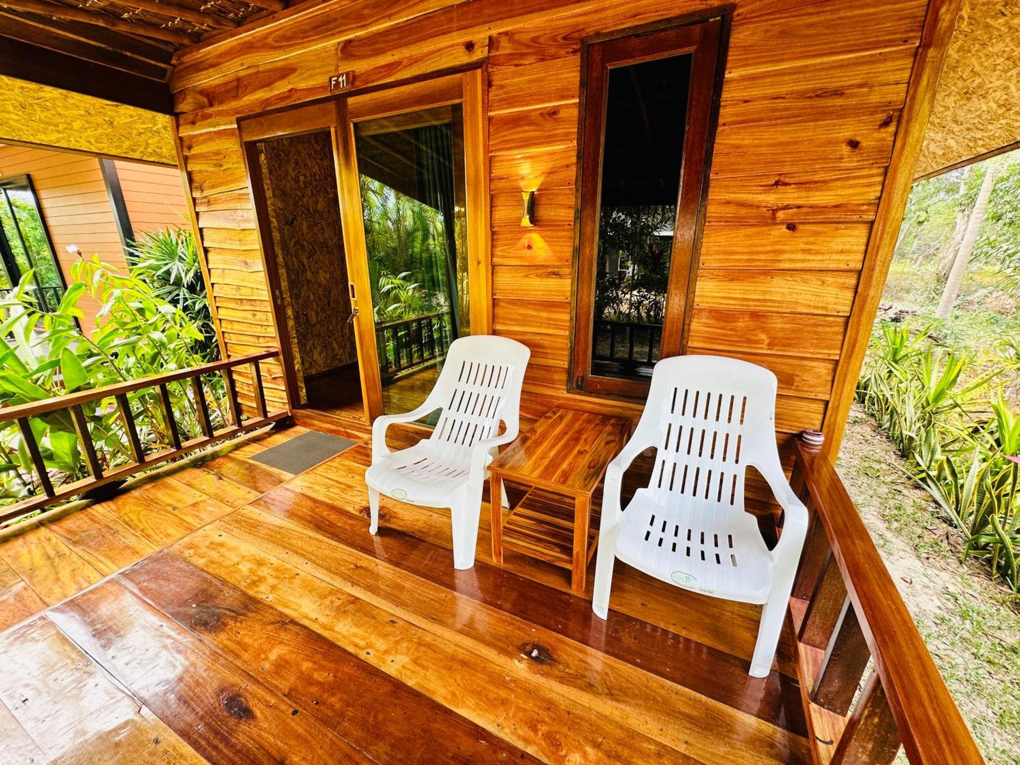 Koh Jum Bungalow & Hostel Экстерьер фото