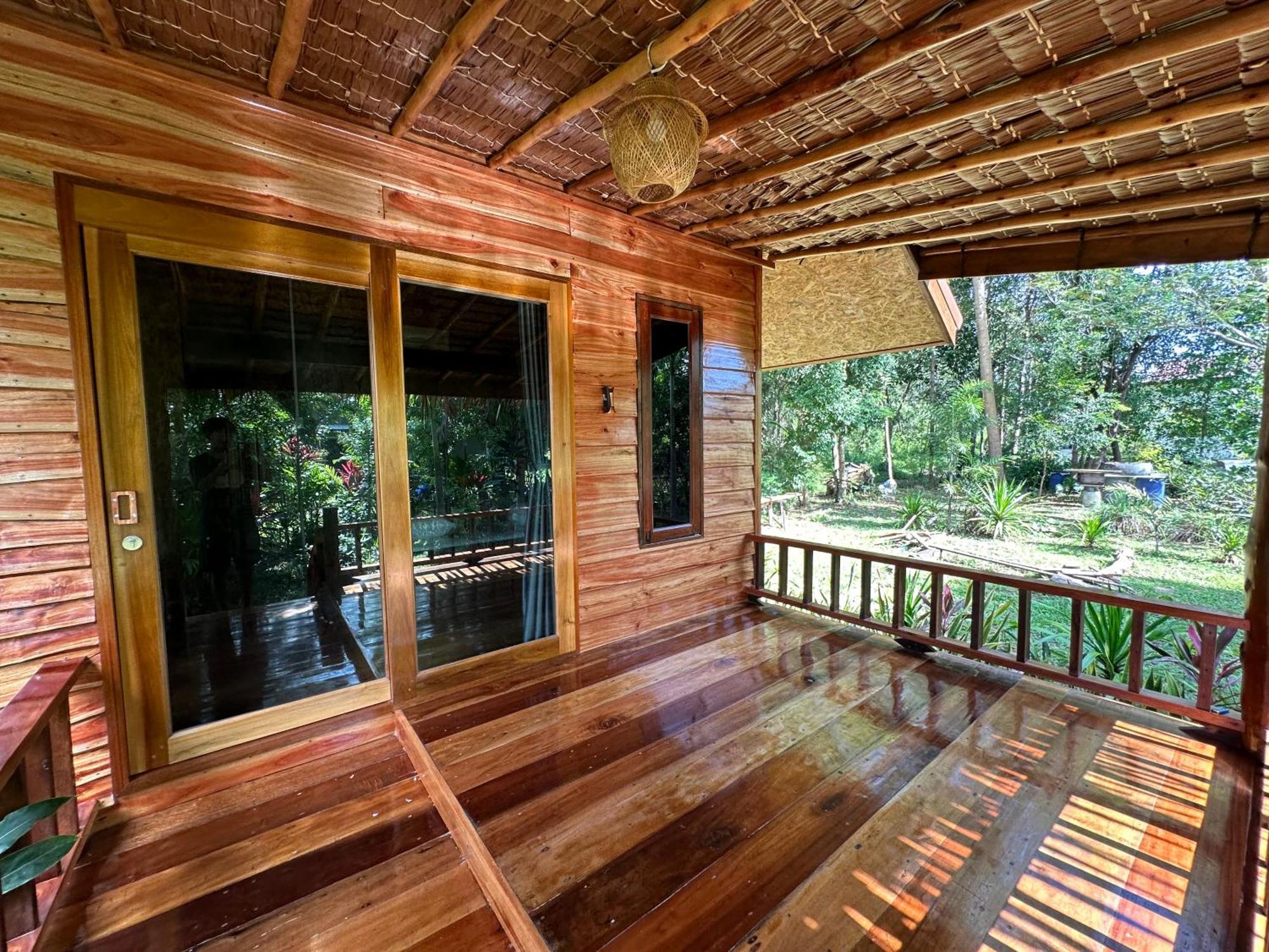 Koh Jum Bungalow & Hostel Экстерьер фото