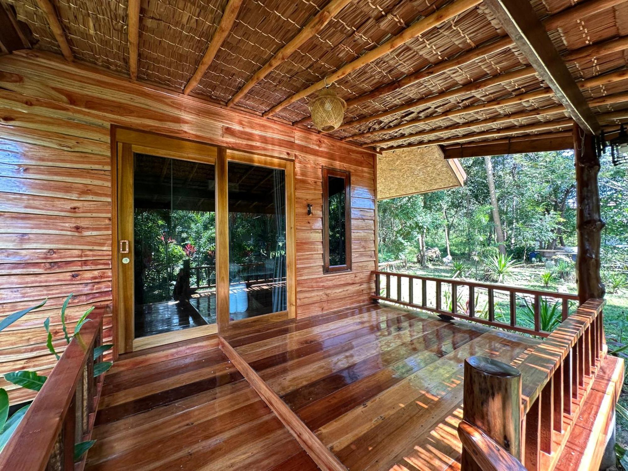 Koh Jum Bungalow & Hostel Экстерьер фото
