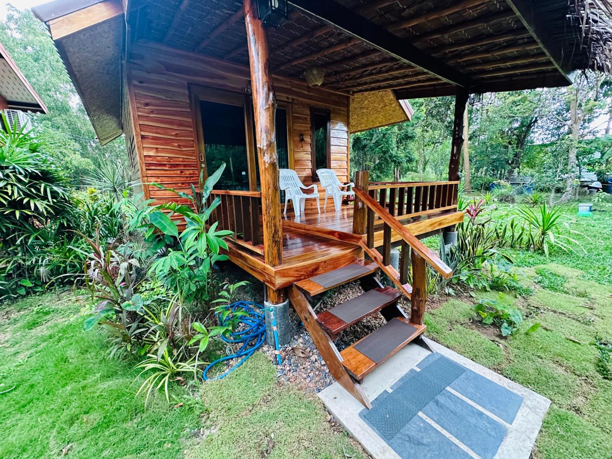 Koh Jum Bungalow & Hostel Экстерьер фото