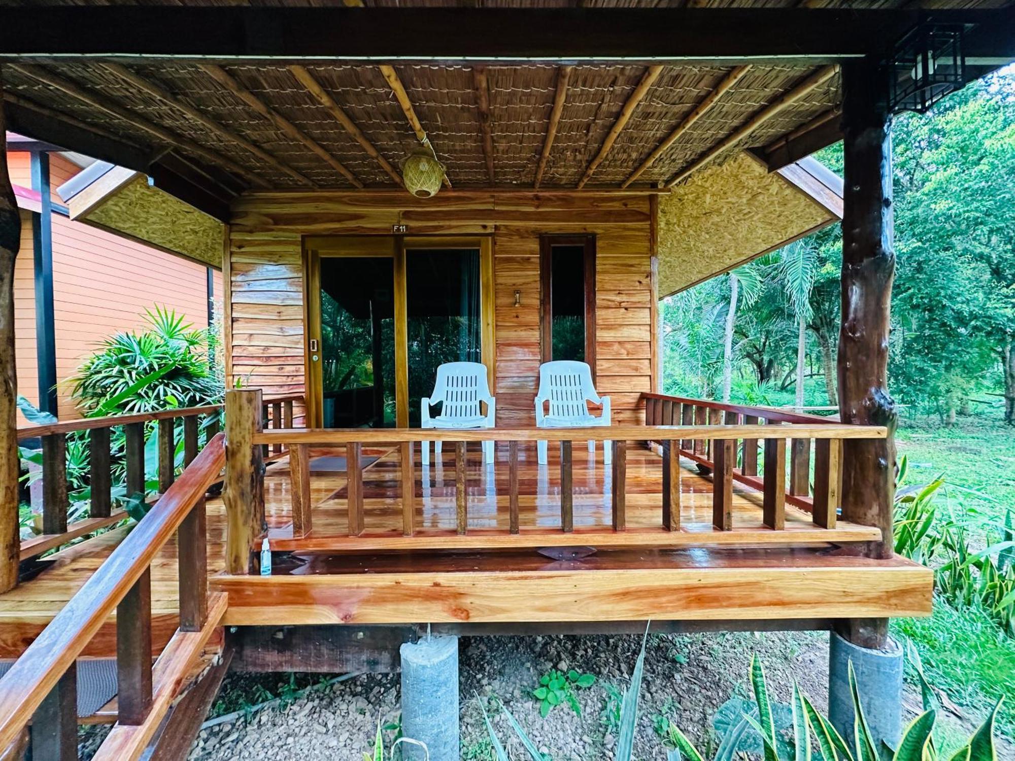 Koh Jum Bungalow & Hostel Экстерьер фото
