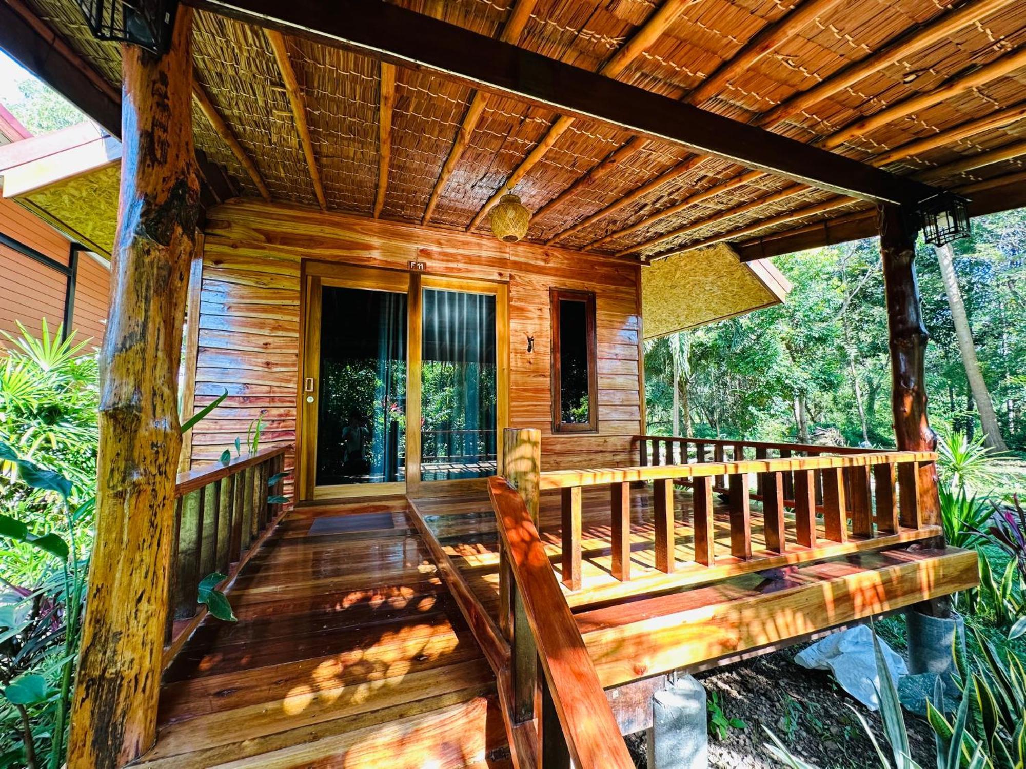 Koh Jum Bungalow & Hostel Экстерьер фото