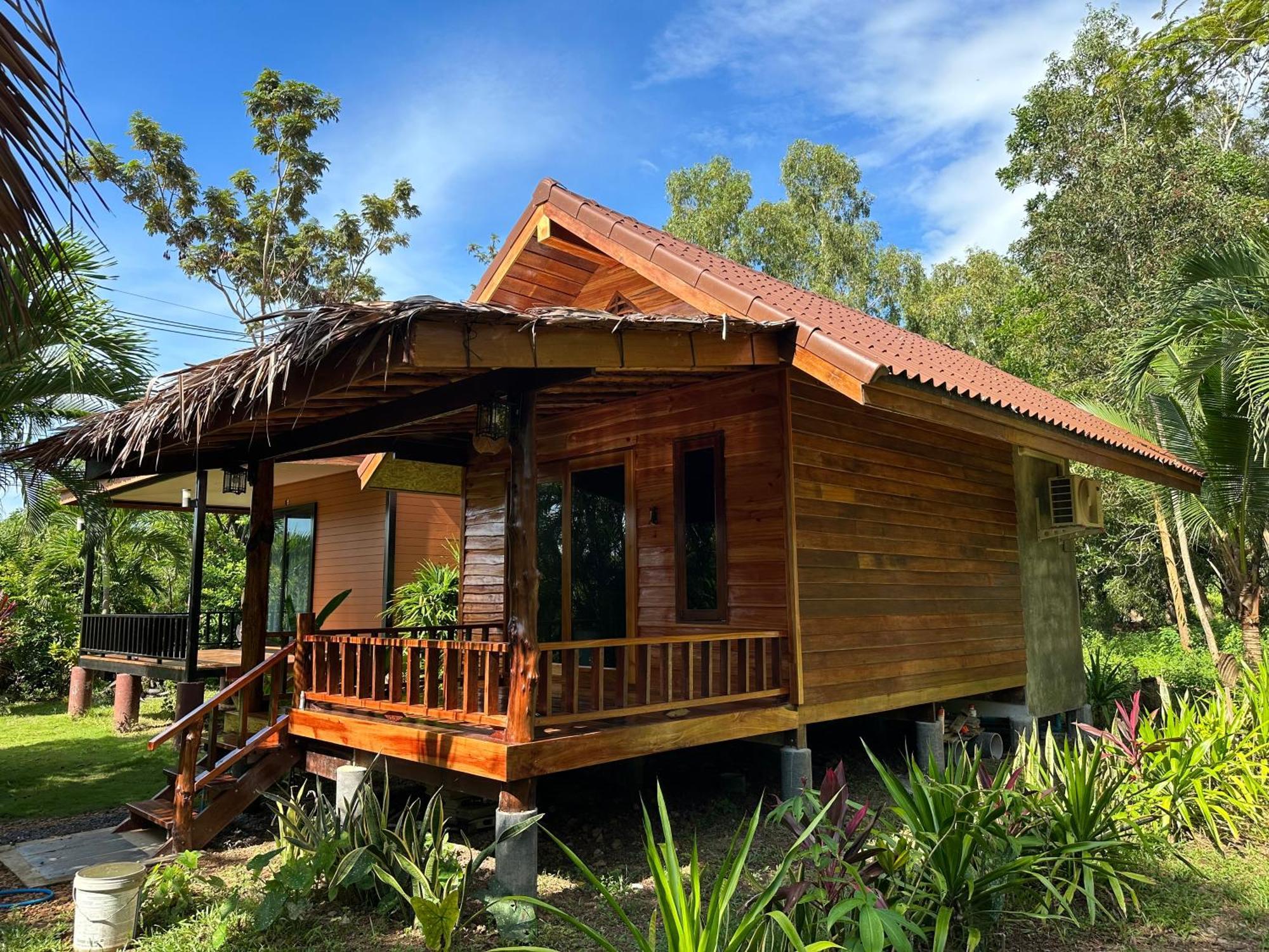 Koh Jum Bungalow & Hostel Экстерьер фото