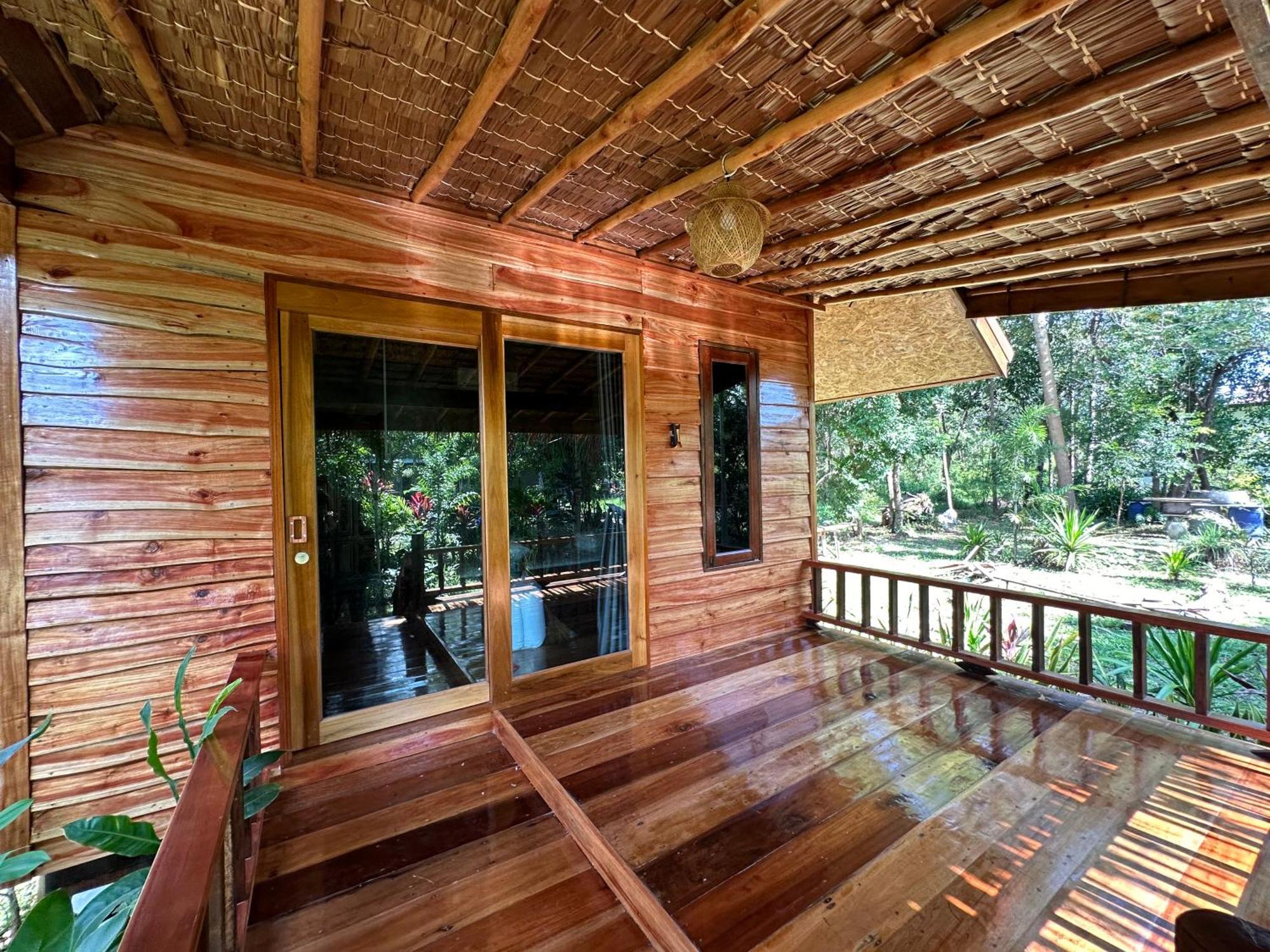 Koh Jum Bungalow & Hostel Экстерьер фото