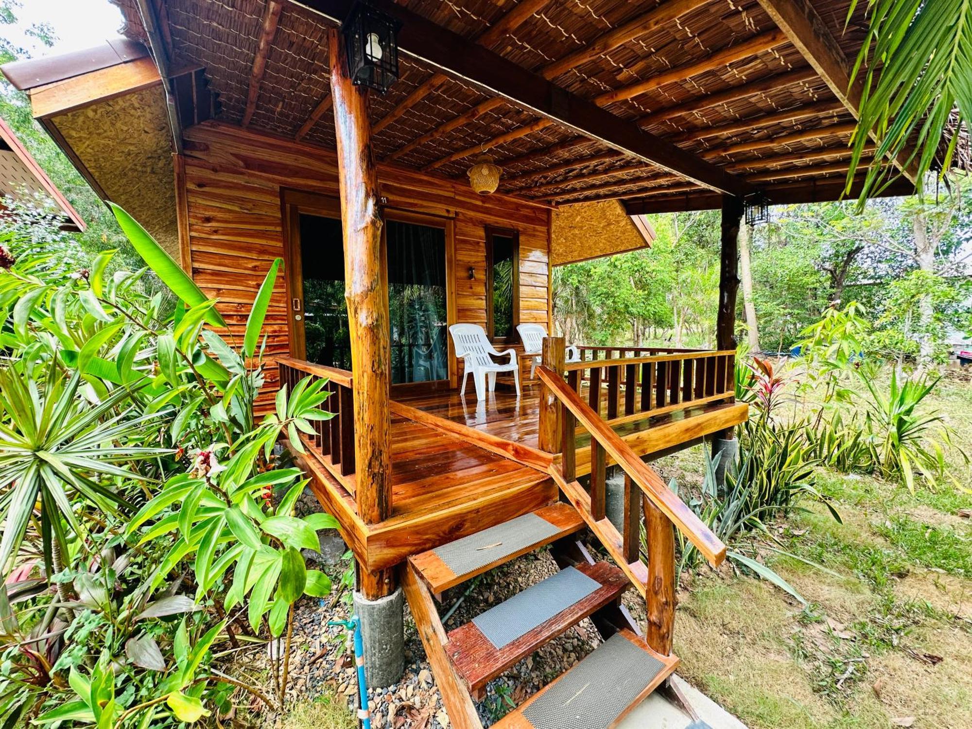 Koh Jum Bungalow & Hostel Экстерьер фото