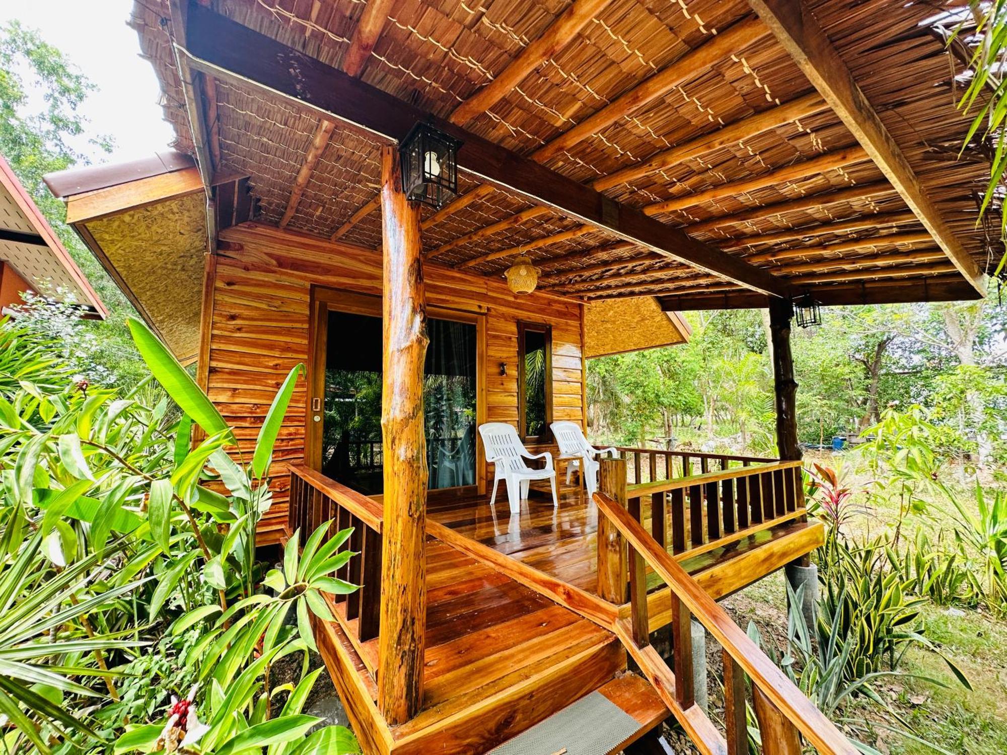 Koh Jum Bungalow & Hostel Экстерьер фото